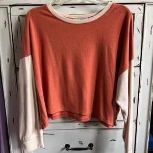Long sleeve crop-top
